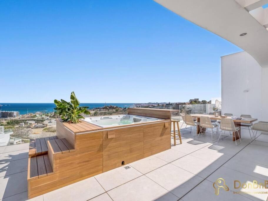 Atico De Lujo Con Jacuzzi En Higueron West