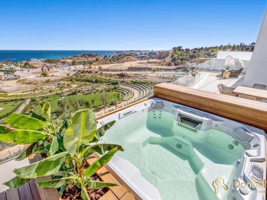 Atico De Lujo Con Jacuzzi En Higueron West *