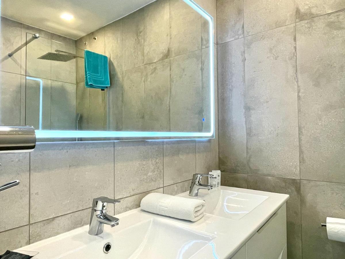 White Dream Near The Sea 3bed By Solrentspain *