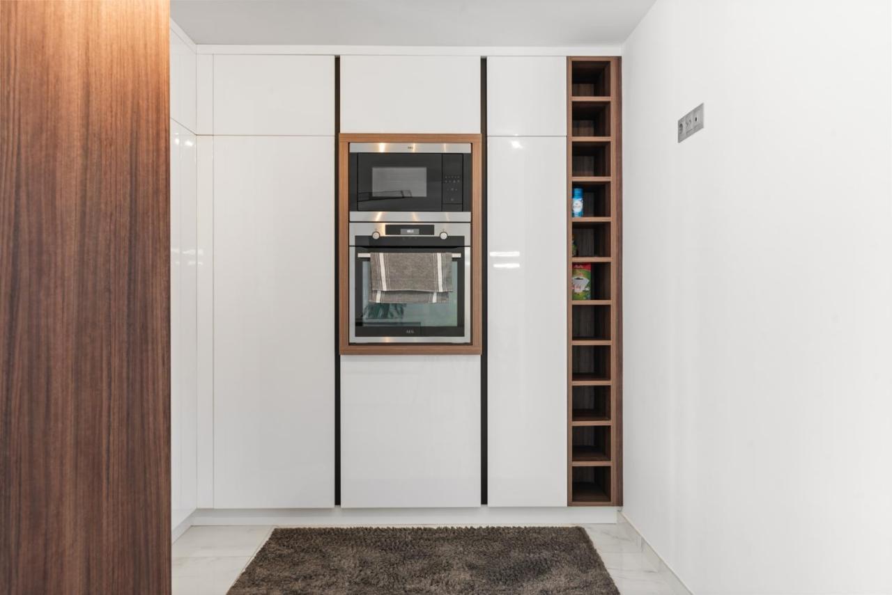 Elegant By Harbour By Costarentals - Ref 236 Apartment