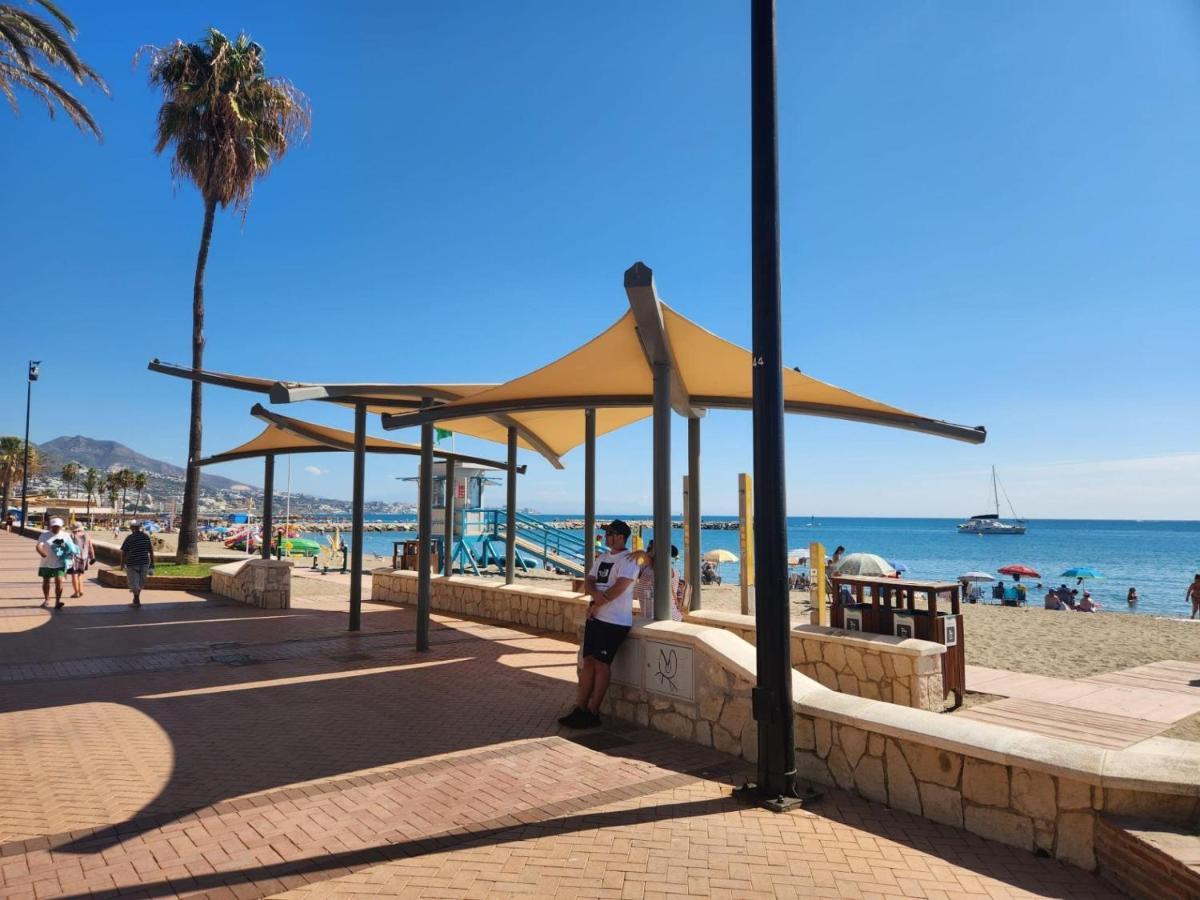 Bonito Atico En Primera Linea De Playa Con Piscina Huoneisto Fuengirola