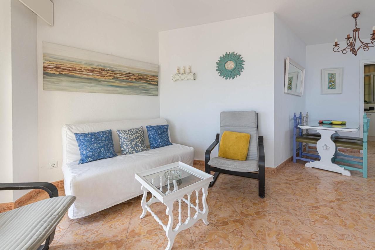 Great Location And Frontal Sea View