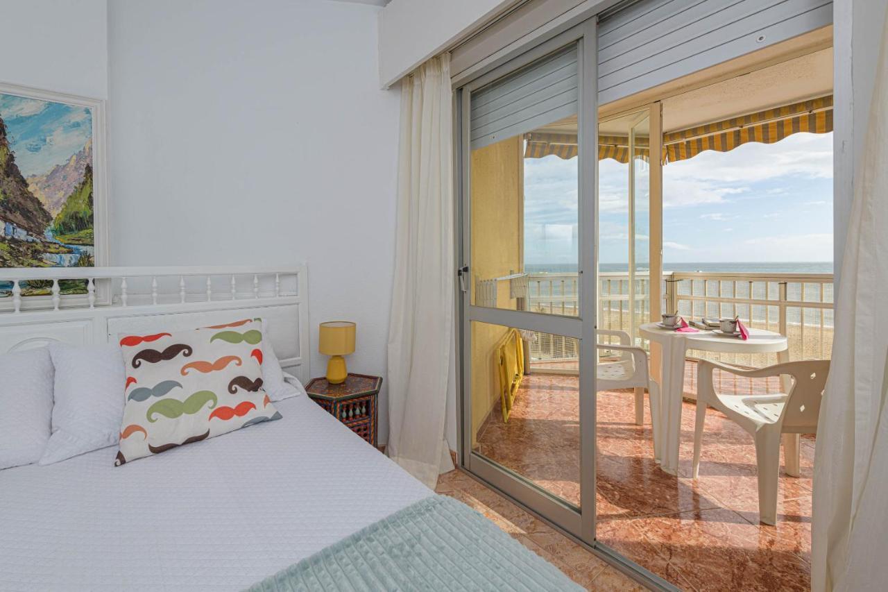 Great Location And Frontal Sea View Fuengirola