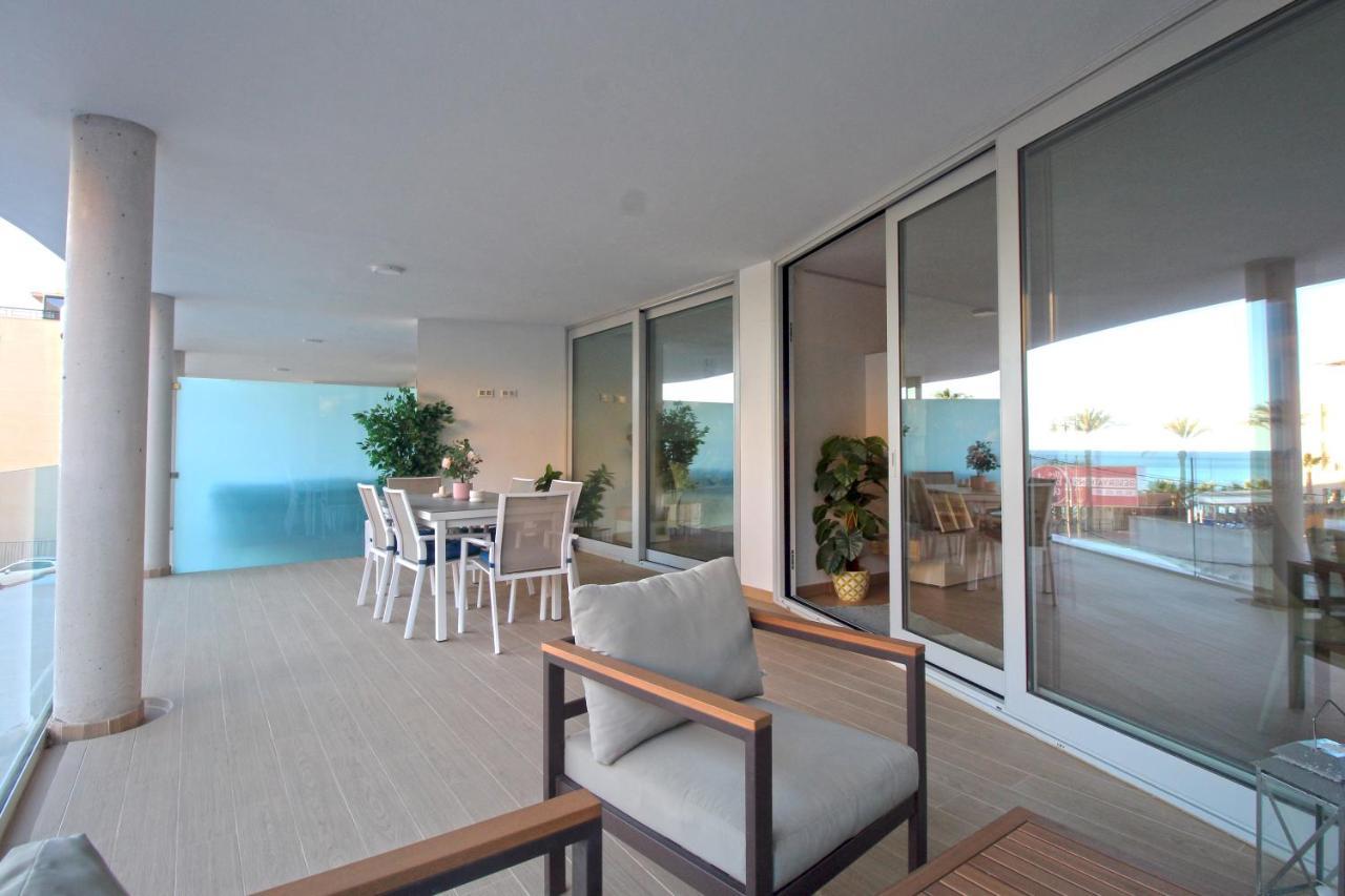 First Line Beach With Sea View Huoneisto