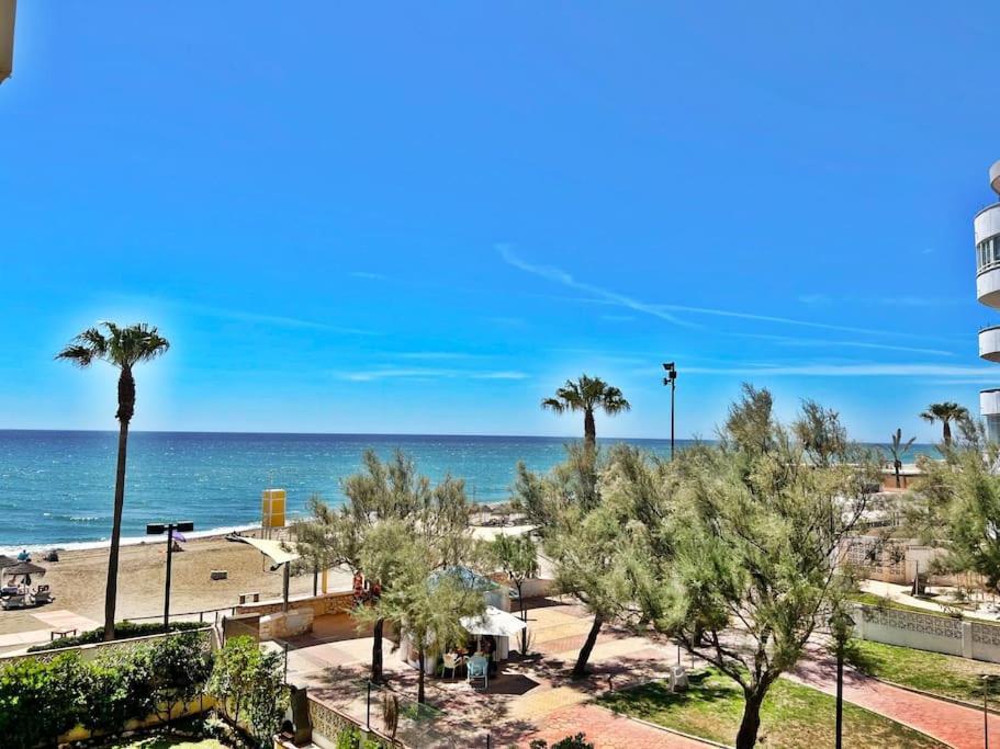 Primera Linea De Playa Nuevo Y Luminoso Fuengirola