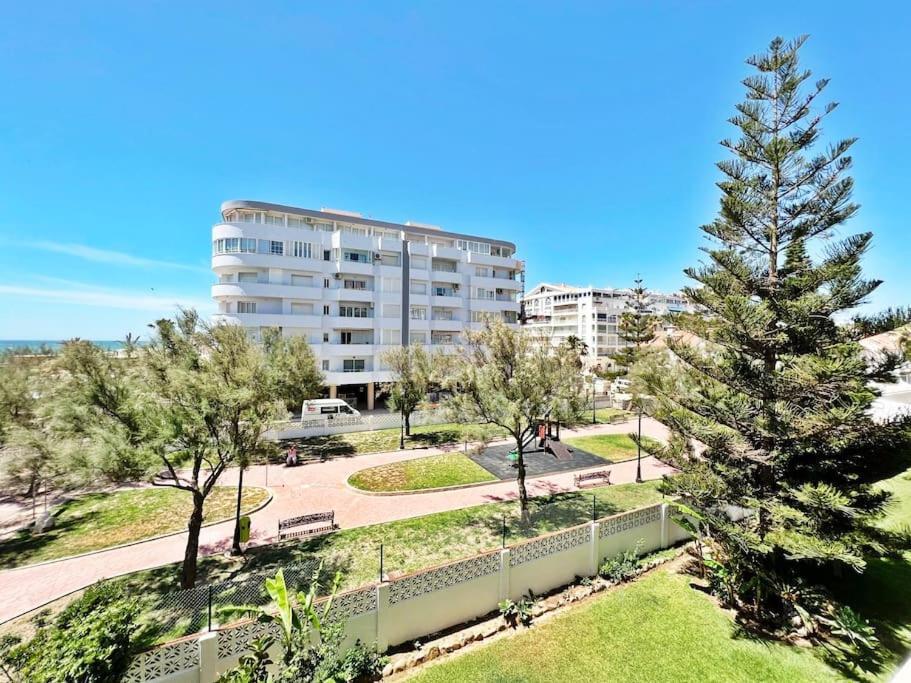 Primera Linea De Playa Nuevo Y Luminoso Appartement
