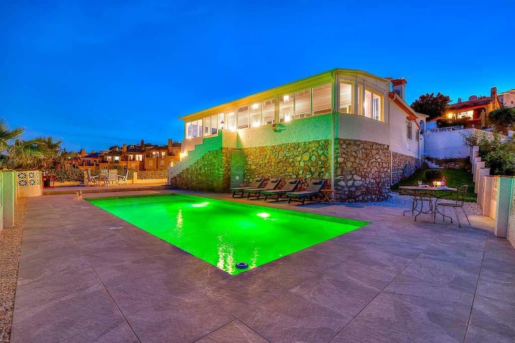 Marite - 4 Bed/ 2 Bath - Own Private Pool Villa Fuengirola