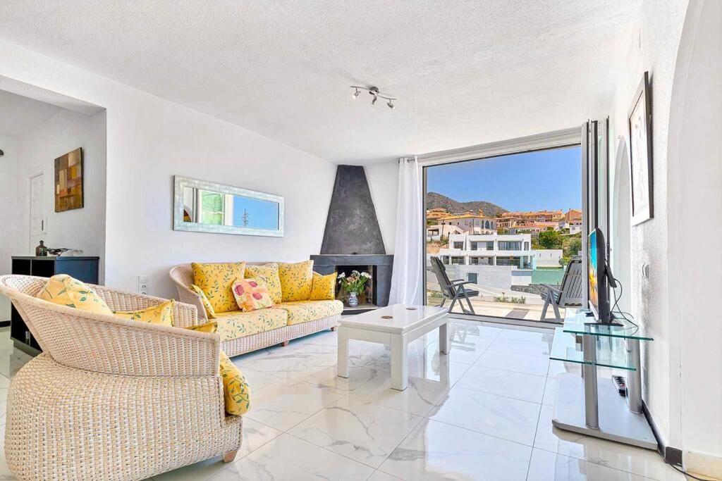 Marite - 4 Bed/ 2 Bath - Own Private Pool *
