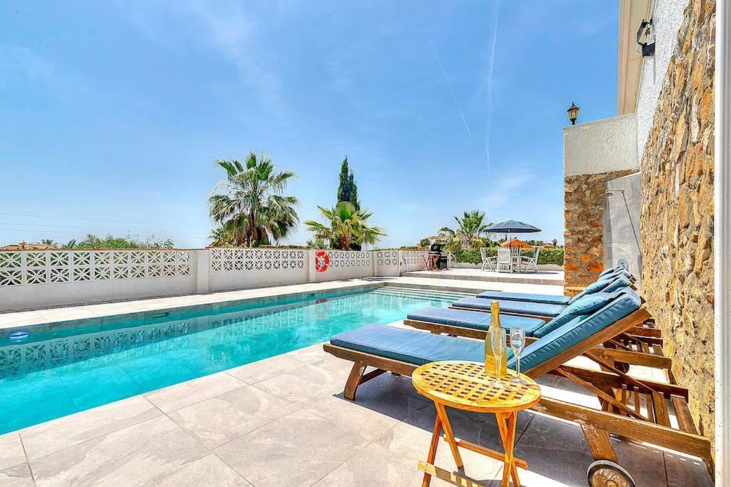 Villa Marite - 4 Bed/ 2 Bath - Own Private Pool *