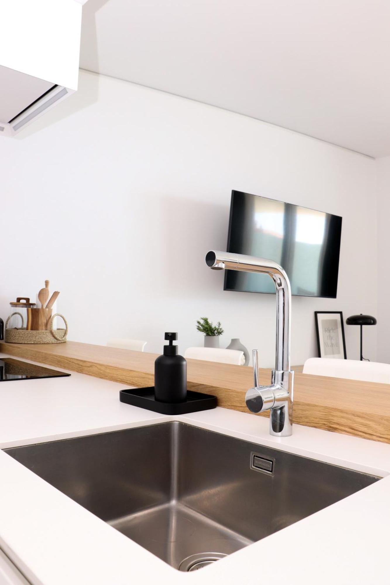 Fantastic In The Wave Just Steps From Carvajal - Pool And Free Parking Apartment Fuengirola
