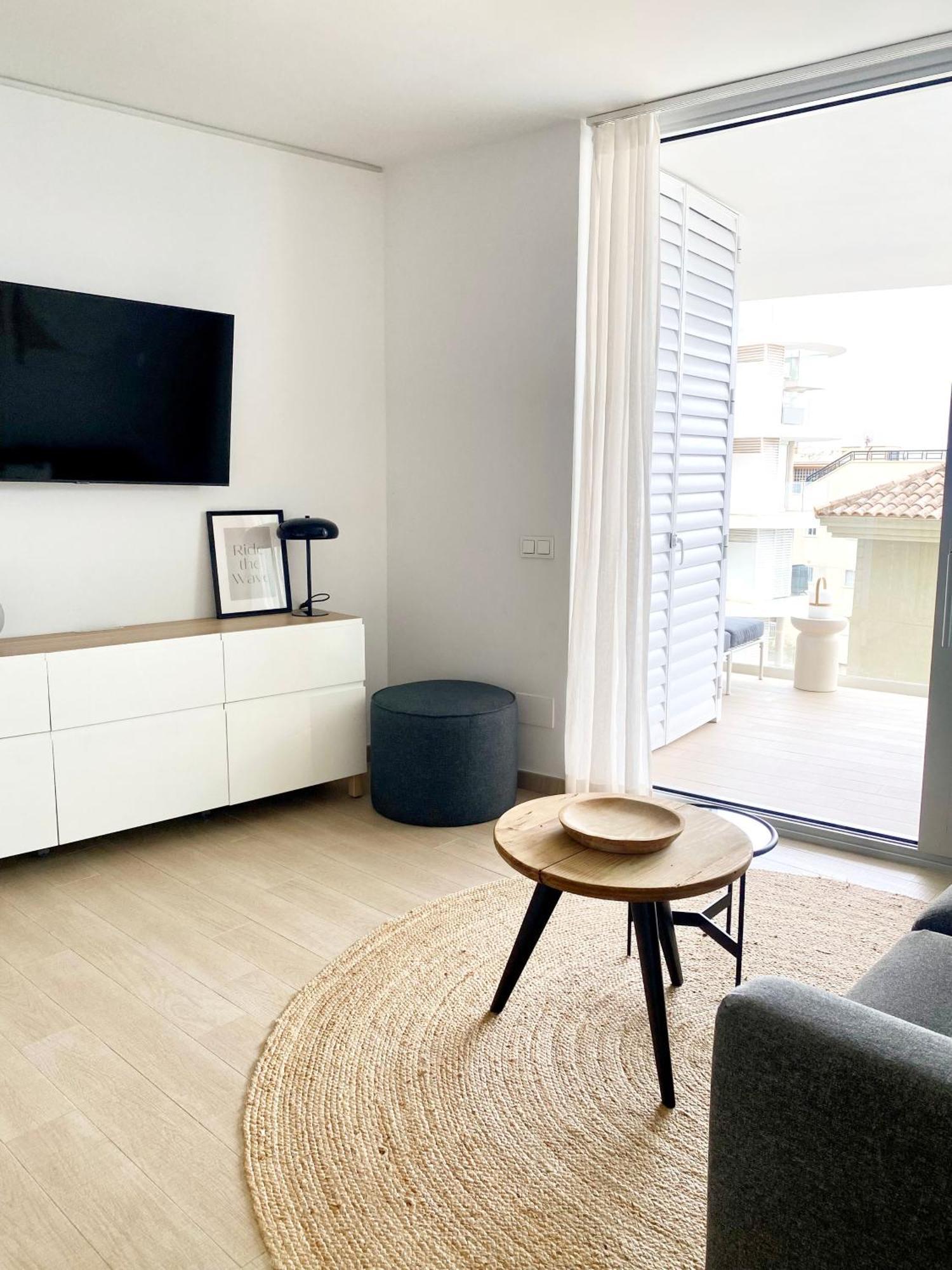 Fantastic In The Wave Just Steps From Carvajal - Pool And Free Parking Apartment