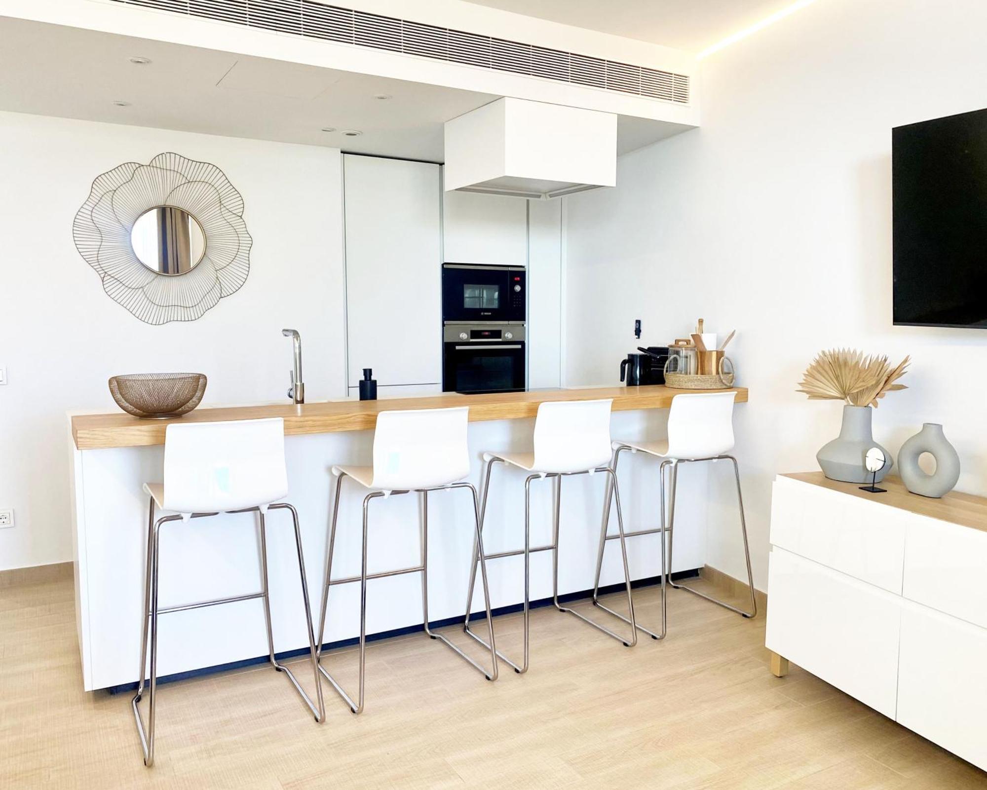Fantastic In The Wave Just Steps From Carvajal - Pool And Free Parking