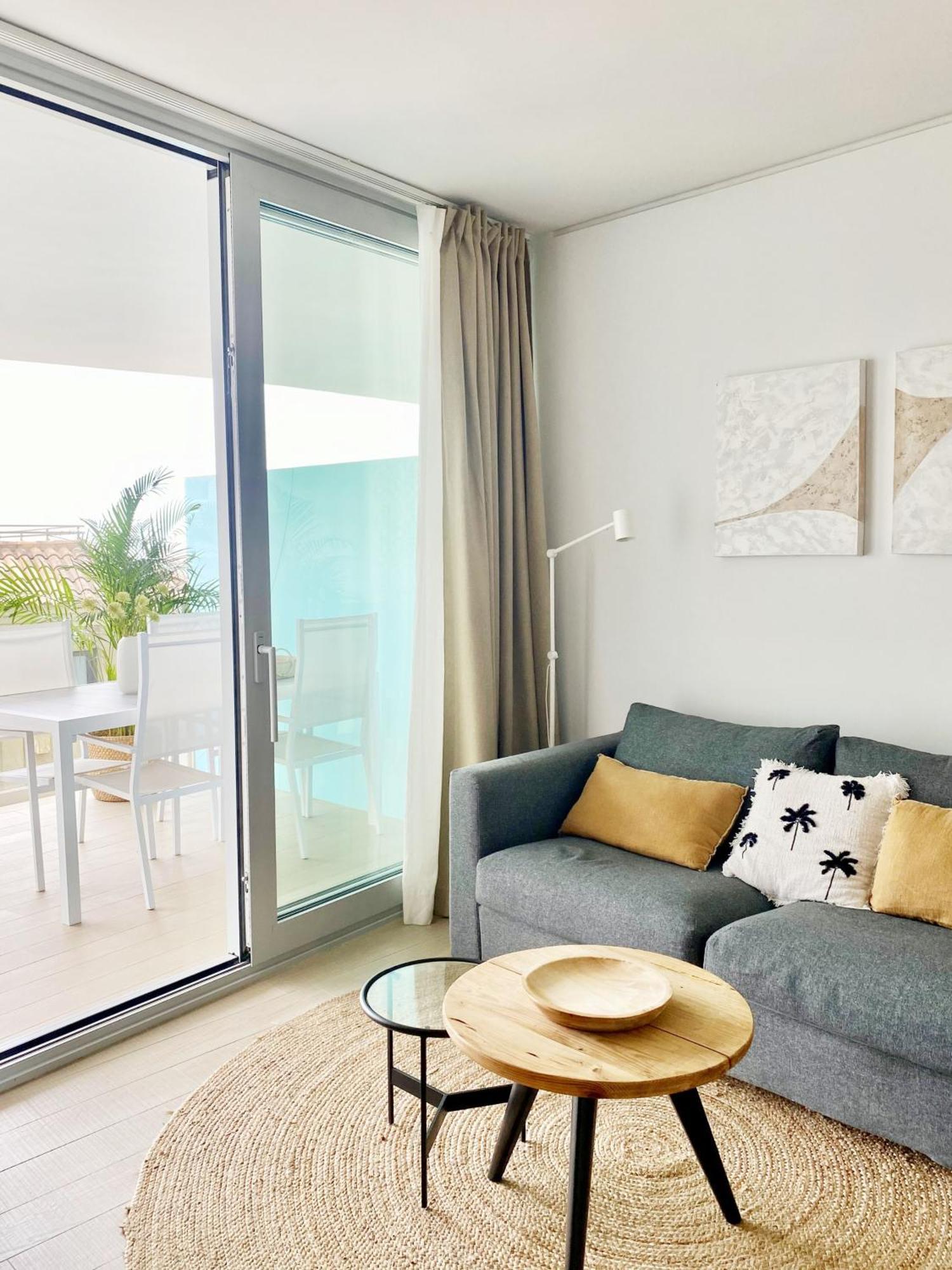 Fantastic In The Wave Just Steps From Carvajal - Pool And Free Parking Apartment Fuengirola