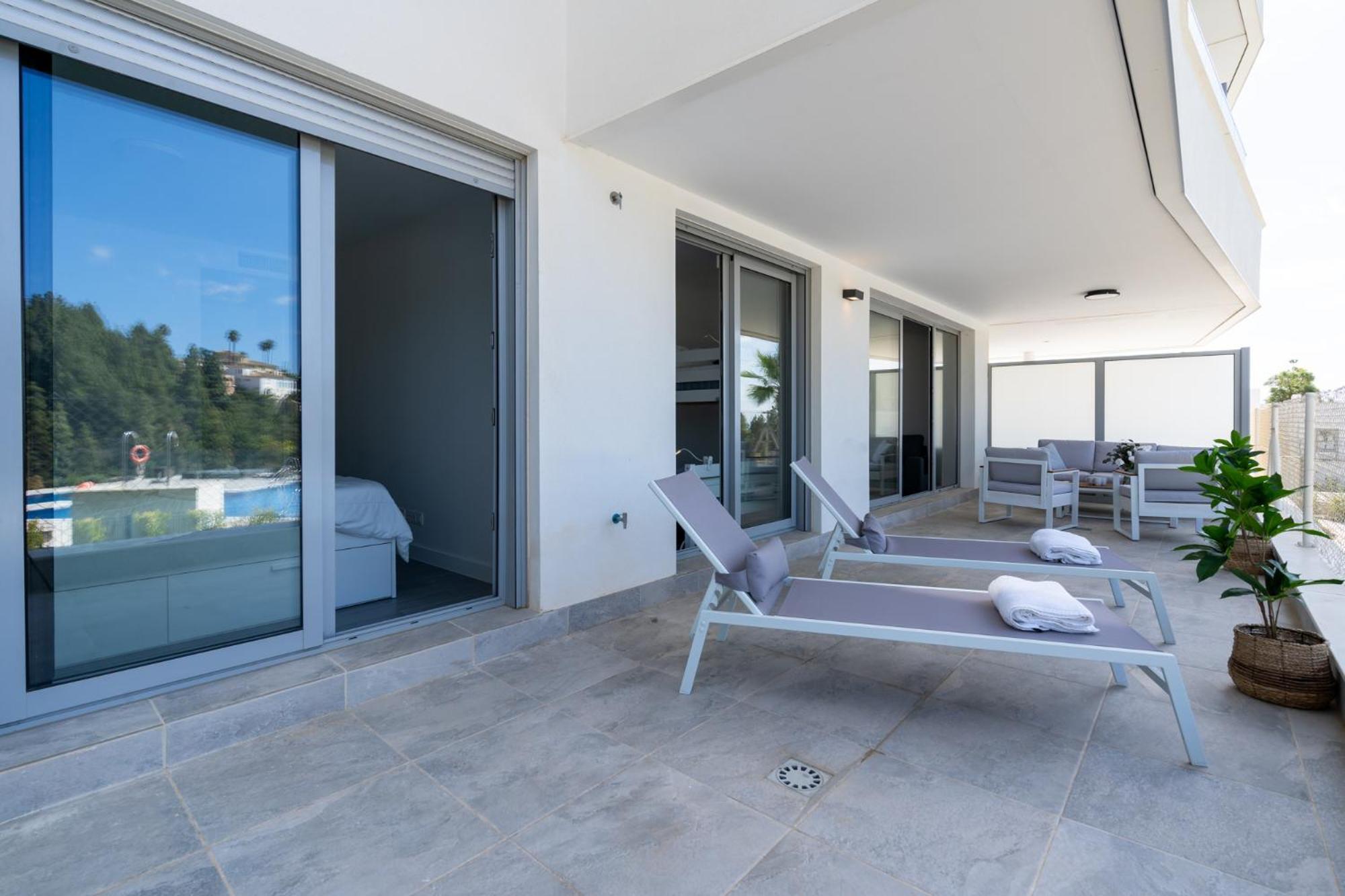 Modern Apartment With Sea And Poolview