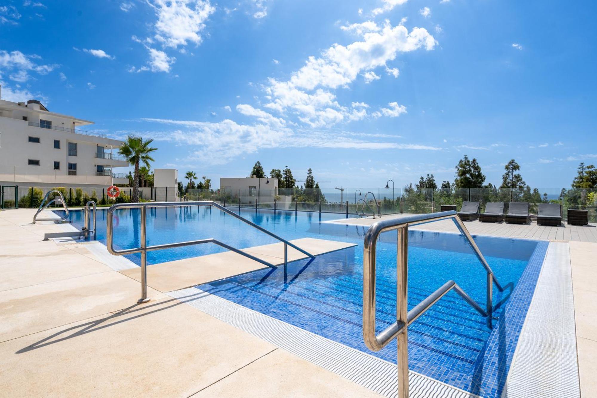 Apartment Modern Apartment With Sea And Poolview