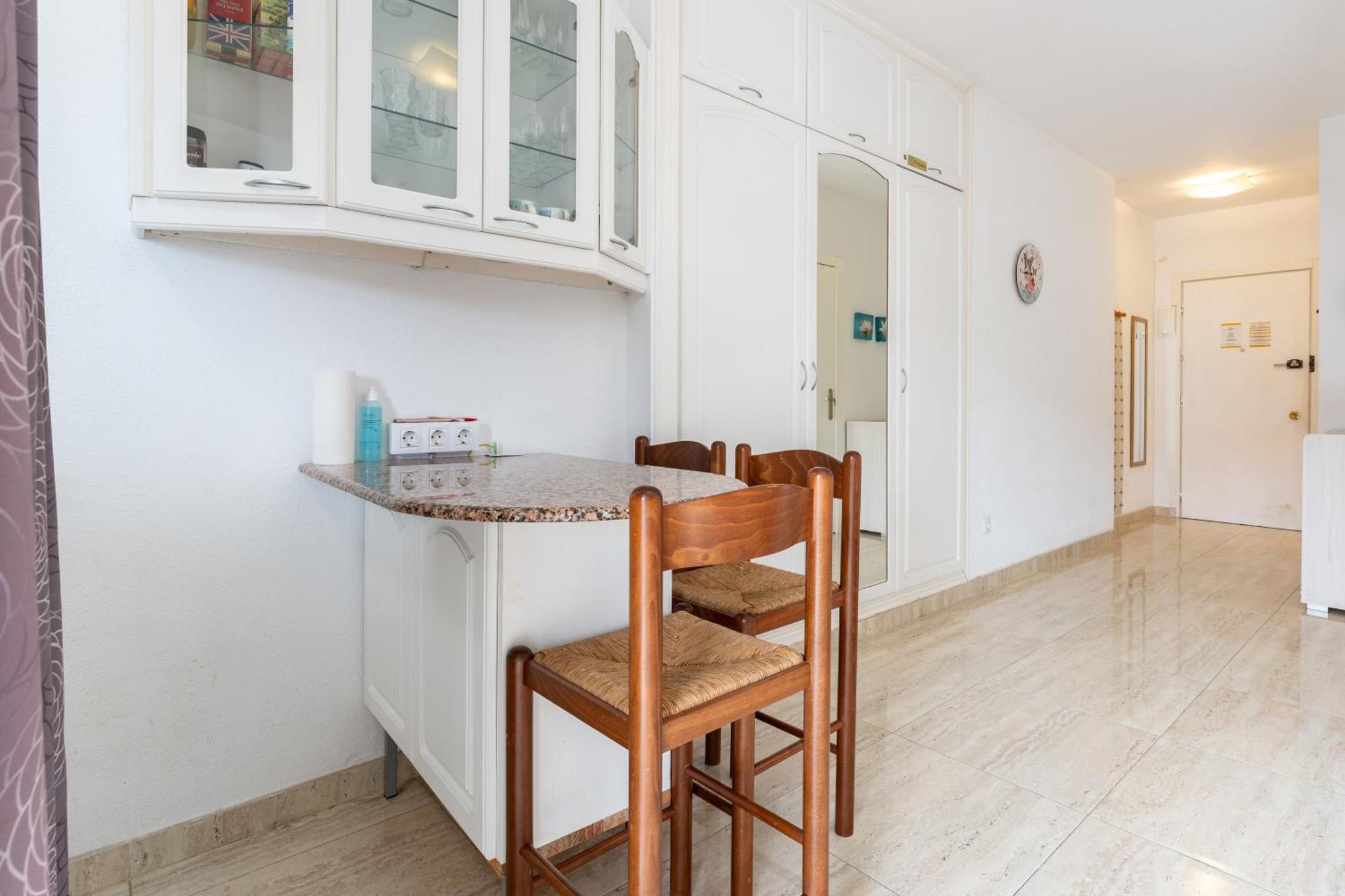Aparthotel Marina View, Sunny One Bedroom Pyr *