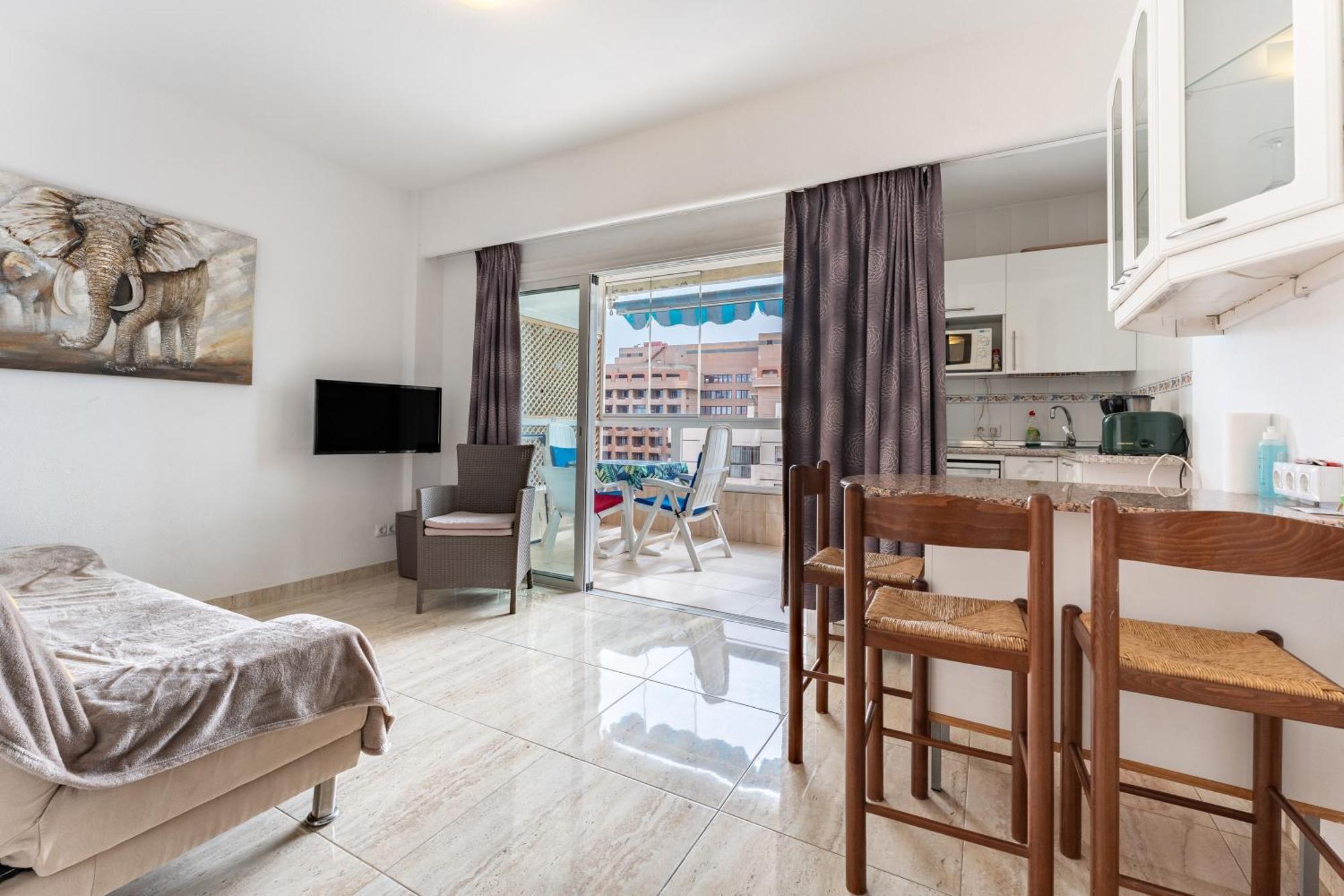 Aparthotel Marina View, Sunny One Bedroom Pyr *