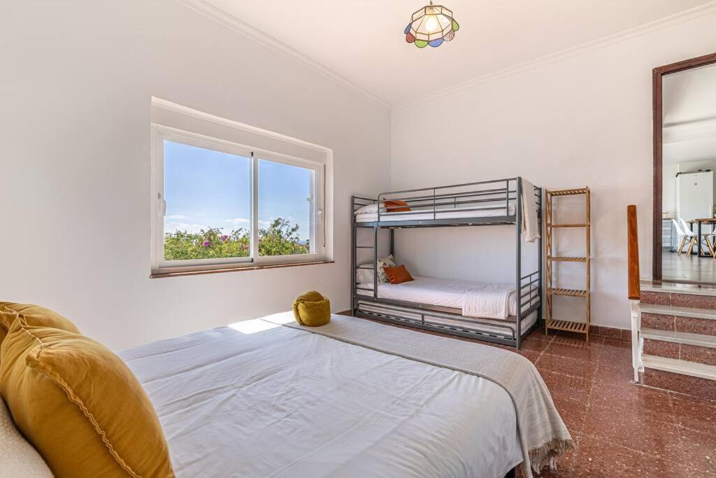 Villa Con Piscina En *