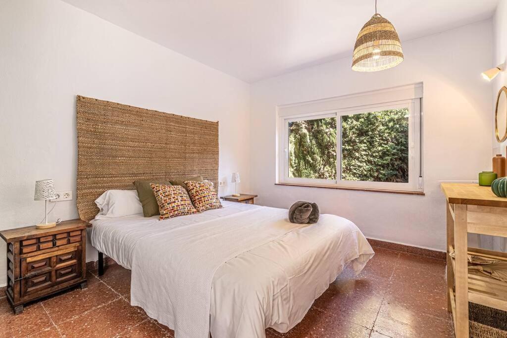 Villa Con Piscina En *
