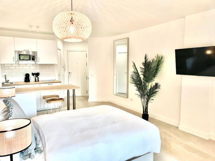 New Studio, Terrace, Parking, And Pool By 10tosea Fuengirola