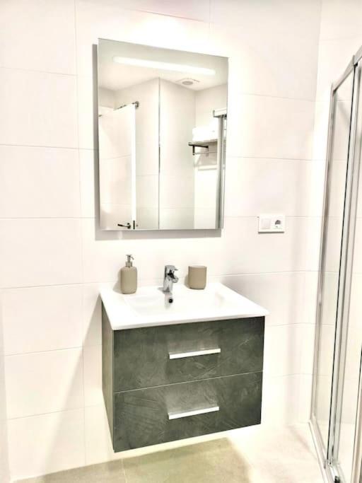 New Studio, Terrace, Parking, And Pool By 10tosea * Fuengirola