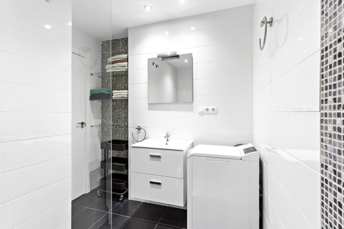 Palm Apartment, 1 Bedroom, Pool, Beautiful Garden, Parking Apartment *