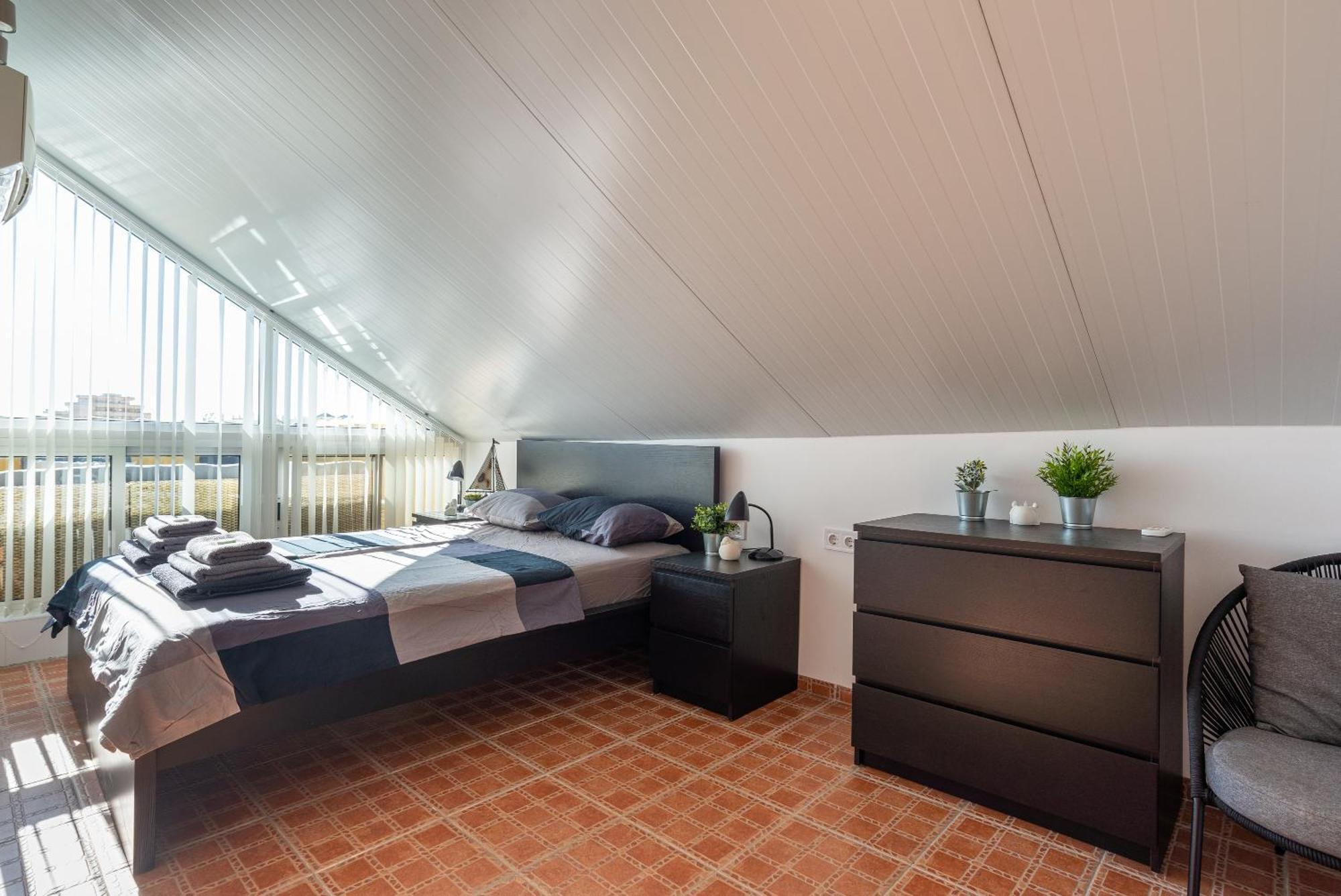 Modern Penthouse Apartment *