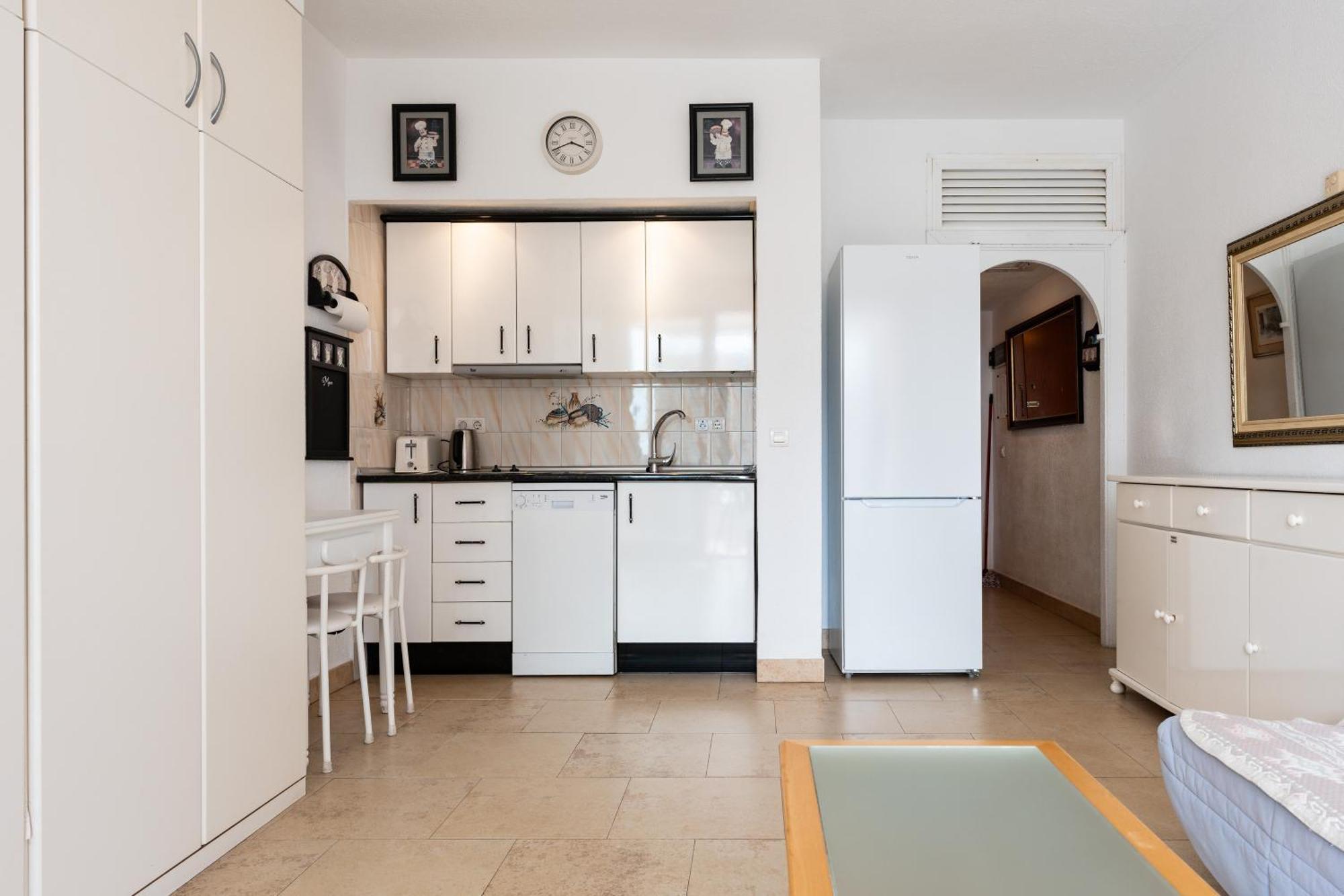 Sunny Apartment, Marina View