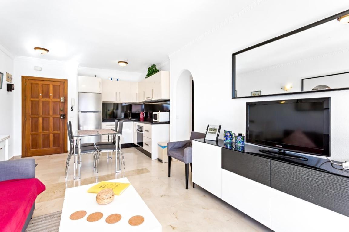 Palm Apartment, 1 Bedroom, Pool, Beautiful Garden, Parking
