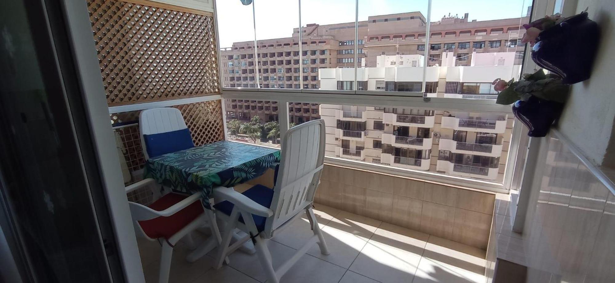 Marina View, Sunny One Bedroom Pyr