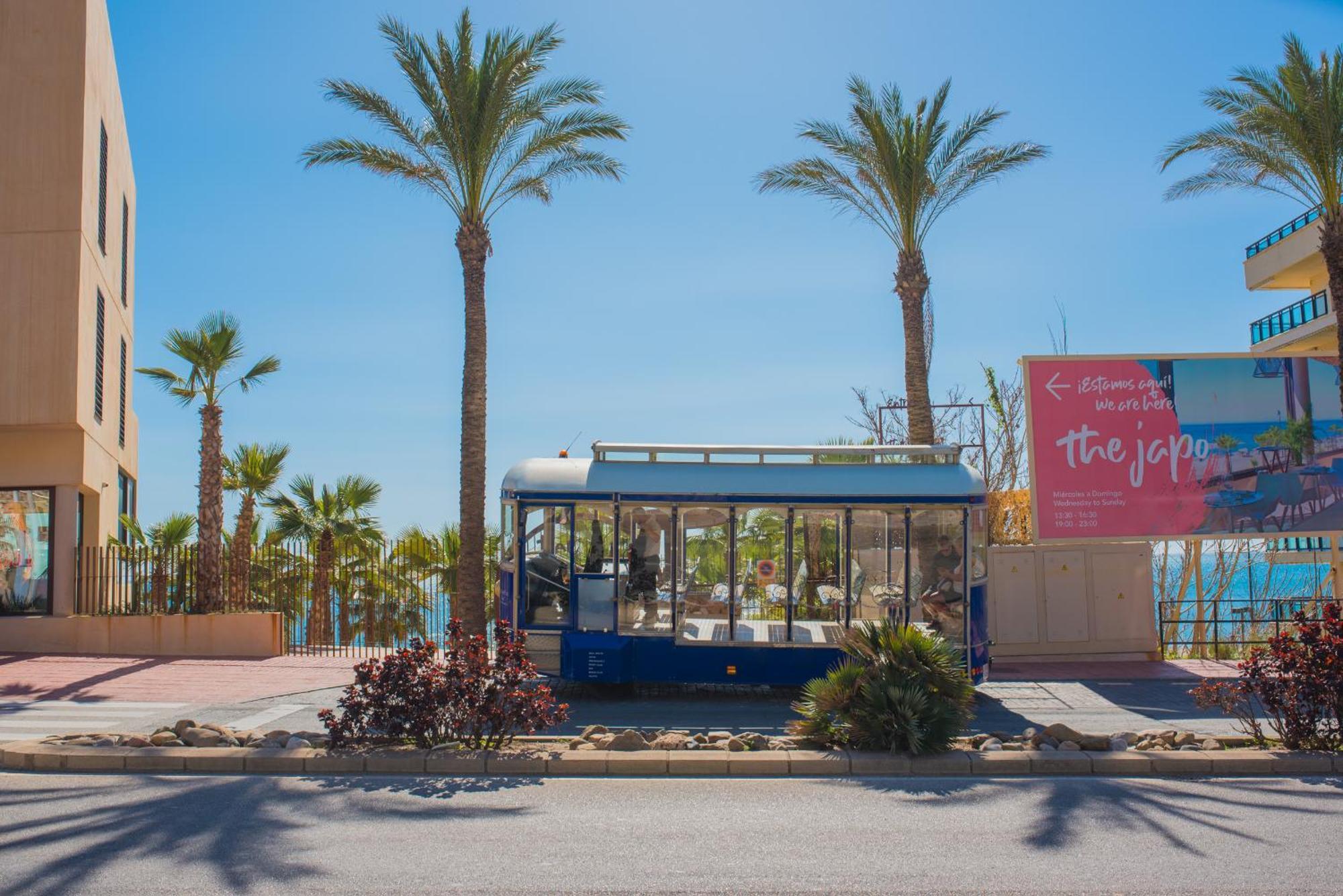 A 50 M De La Playa