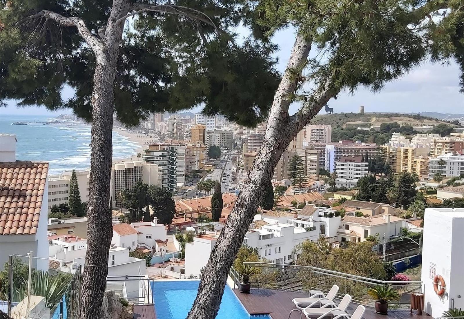 4 Bed Townhouse With Stunning View *