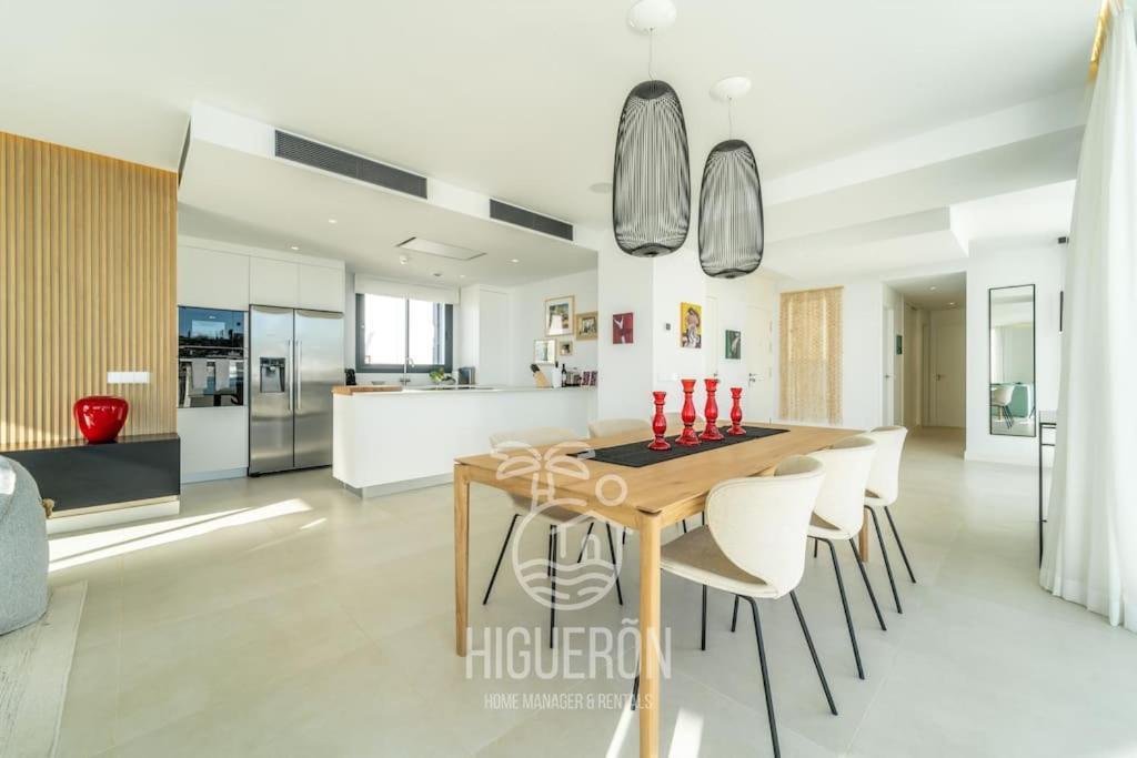 Higueronrentals The Aerie Huoneisto