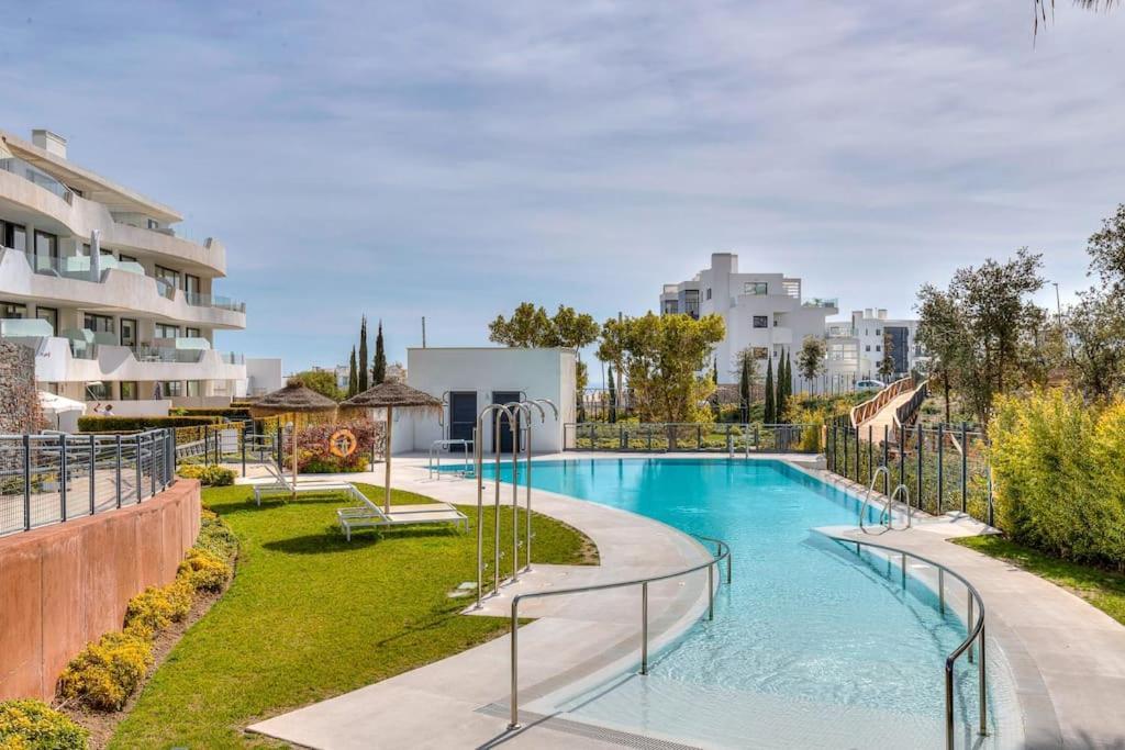 Beautiful Deluxe Garden Apartment Fuengirola