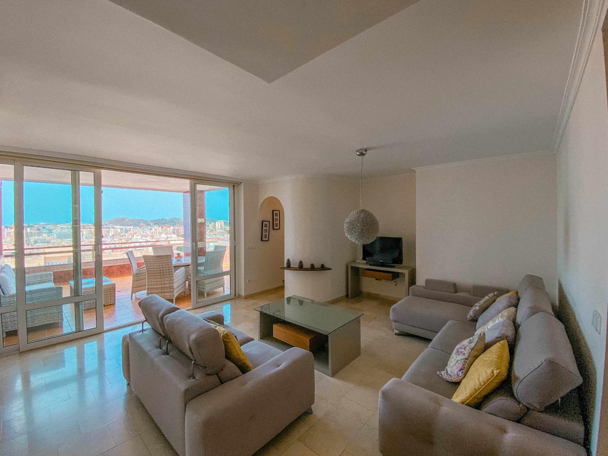Nuevo Atico Con Piscina Privada Y Vistas Al Mar Huoneisto
