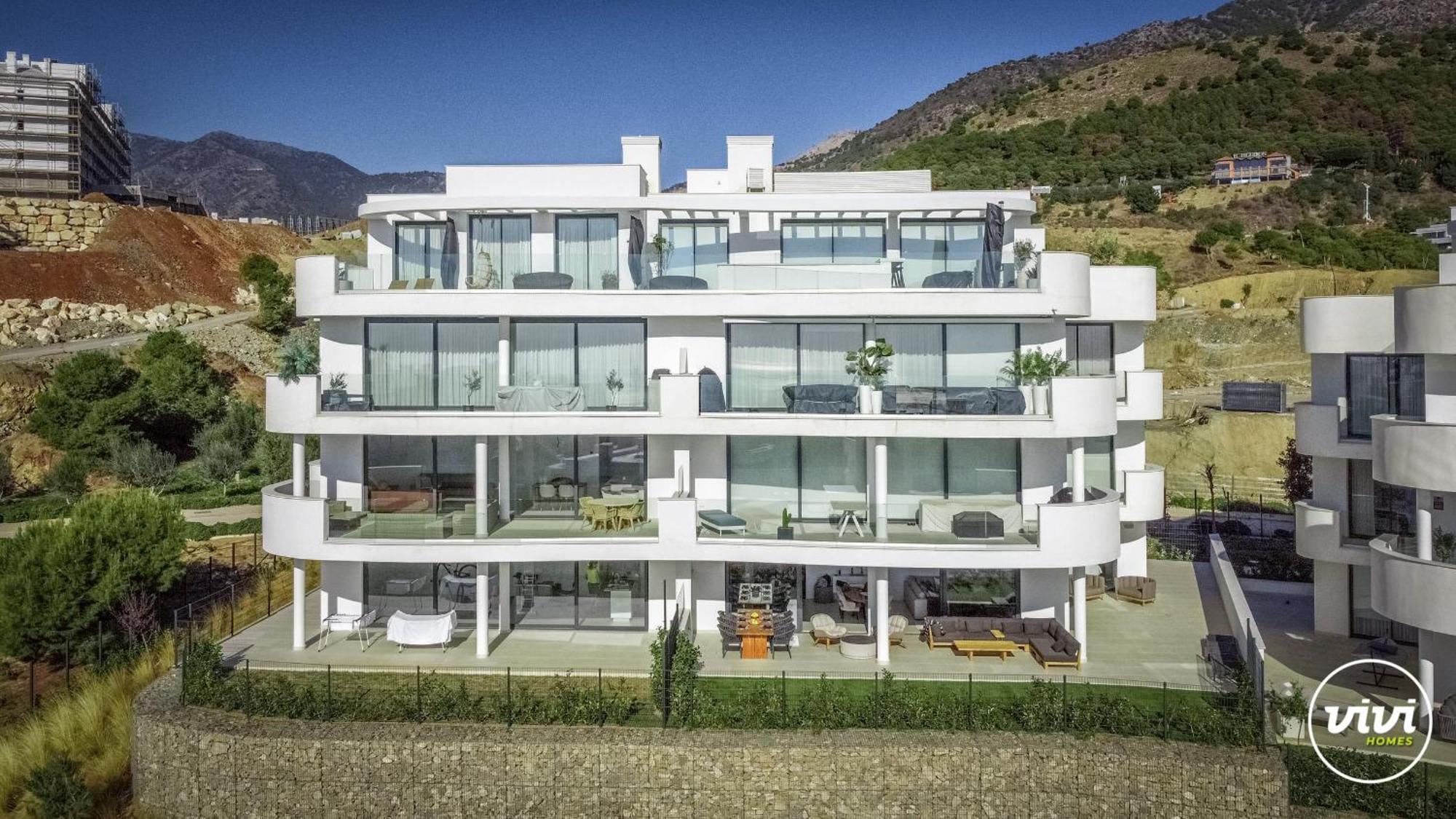 Vivi Homes - Kevin Pool, Garden, Terrace & Apartment *