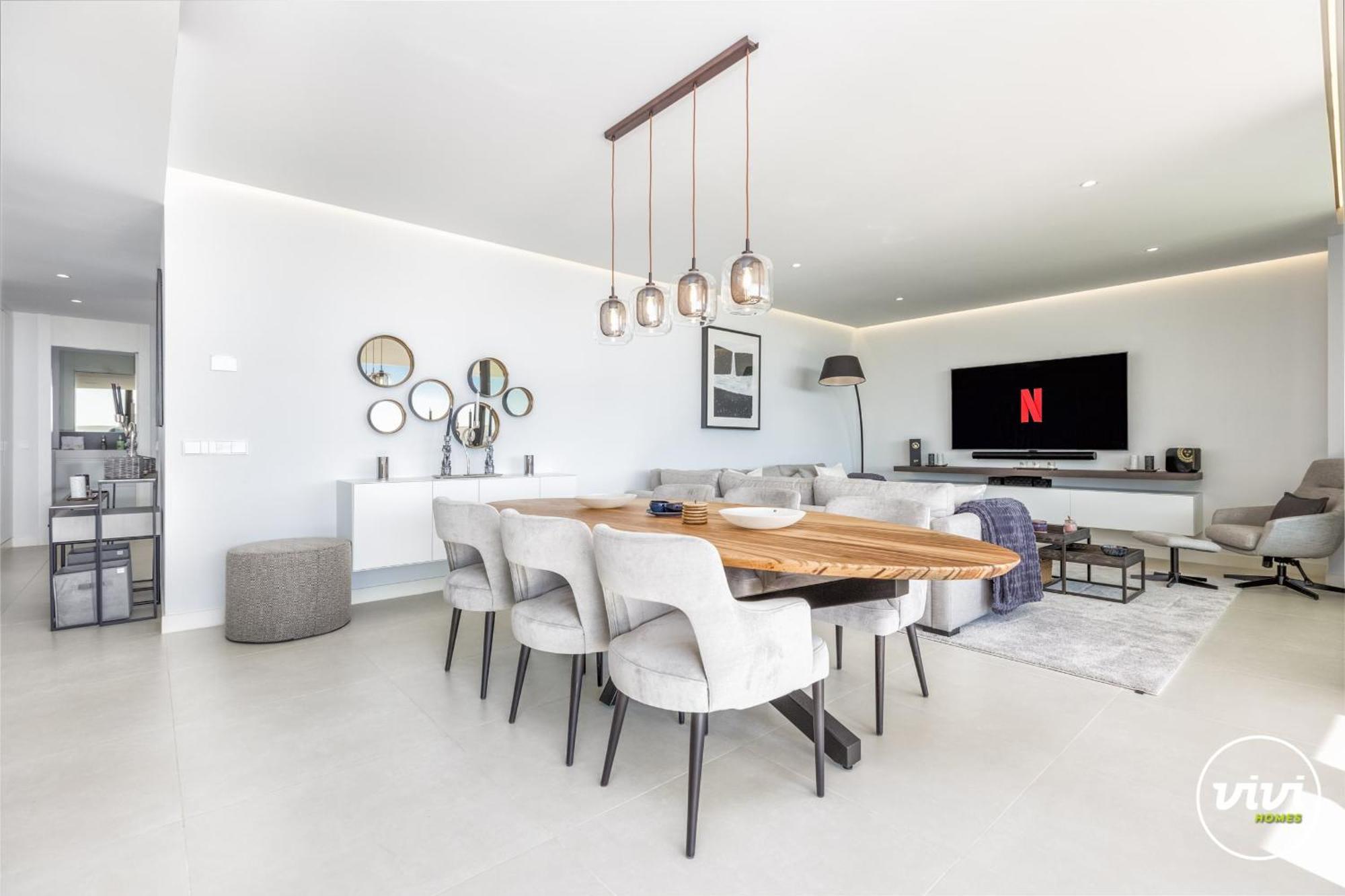 Vivi Homes - Kevin Pool, Garden, Terrace & Apartment