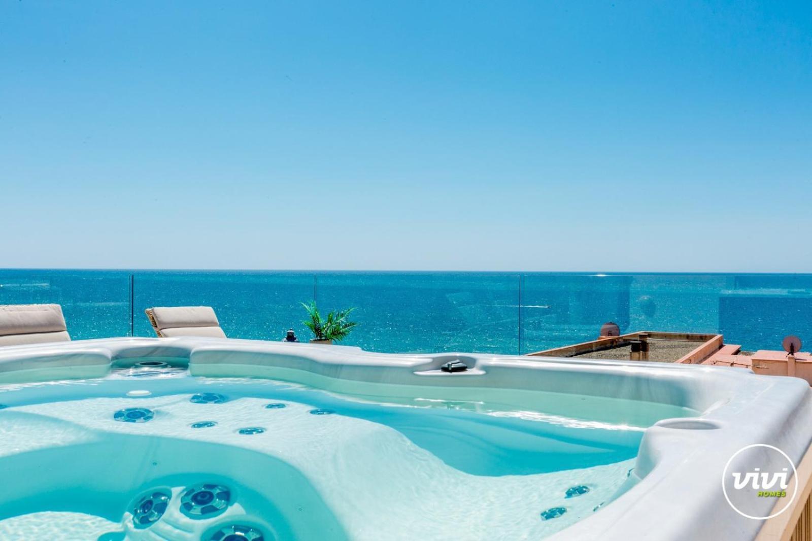 Vivi Homes - Kenzo Pool, Jacuzzi, Terrace & Sea View
