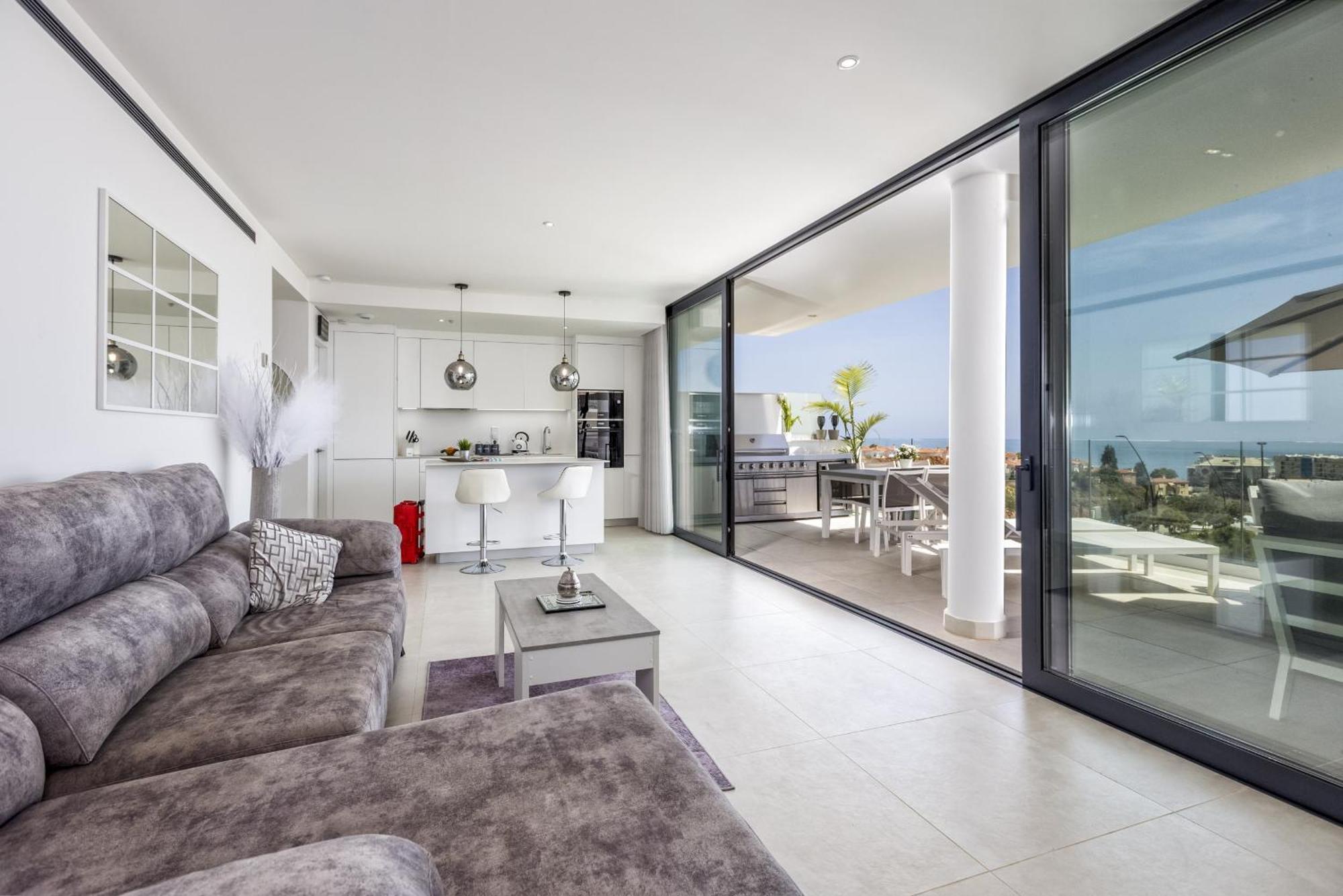 Vivi Homes - Ivy Pool, Terrace, Golf & Sea View Fuengirola