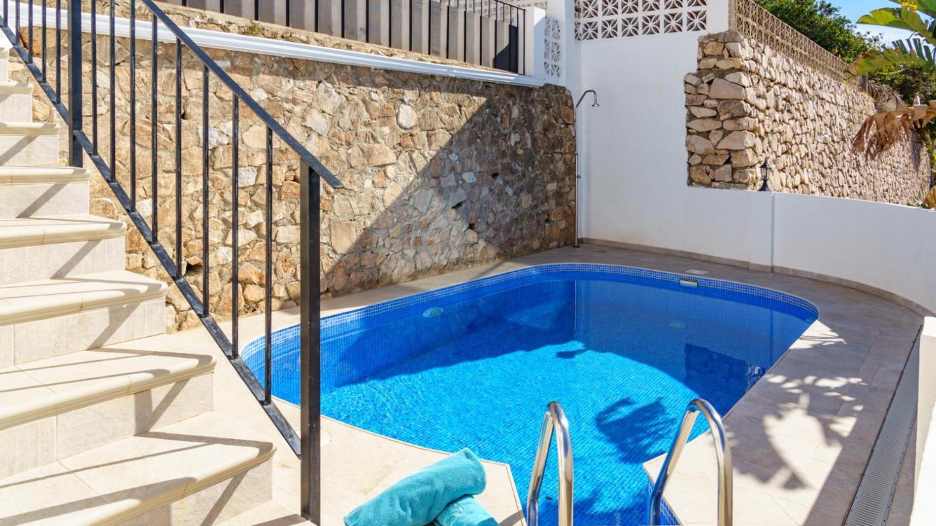 Coastalgem: 2br Pool And View