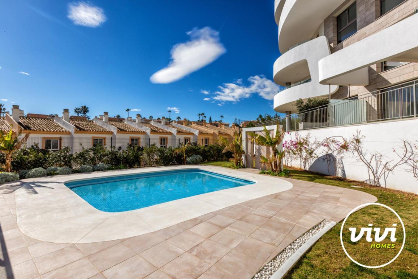 Vivi Homes - Buena Vista Pool, Sauna, Terrace, Gym & Sea View Apartment *
