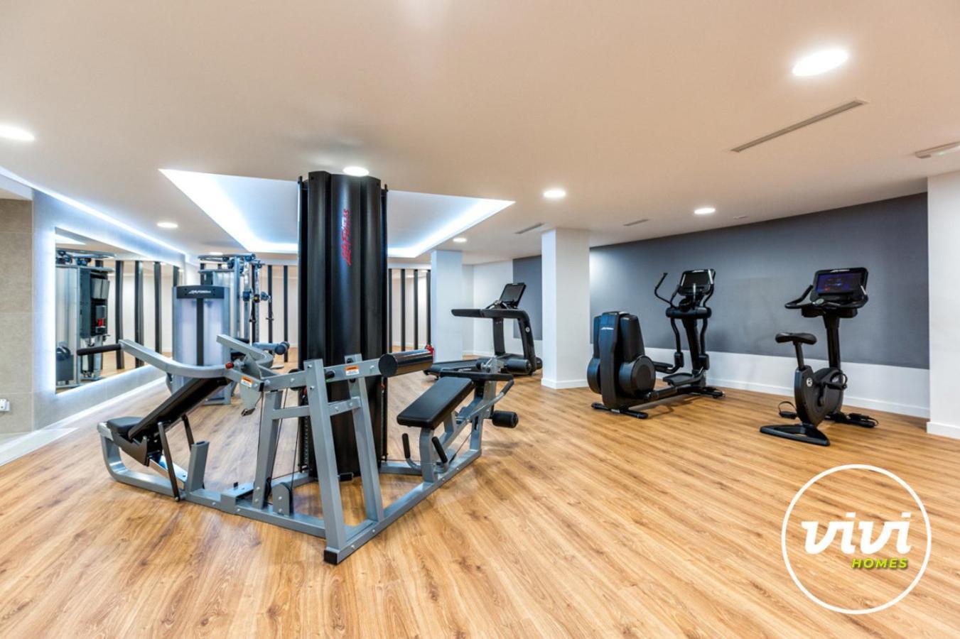 Vivi Homes - Buena Vista Pool, Sauna, Terrace, Gym & Sea View Apartment *