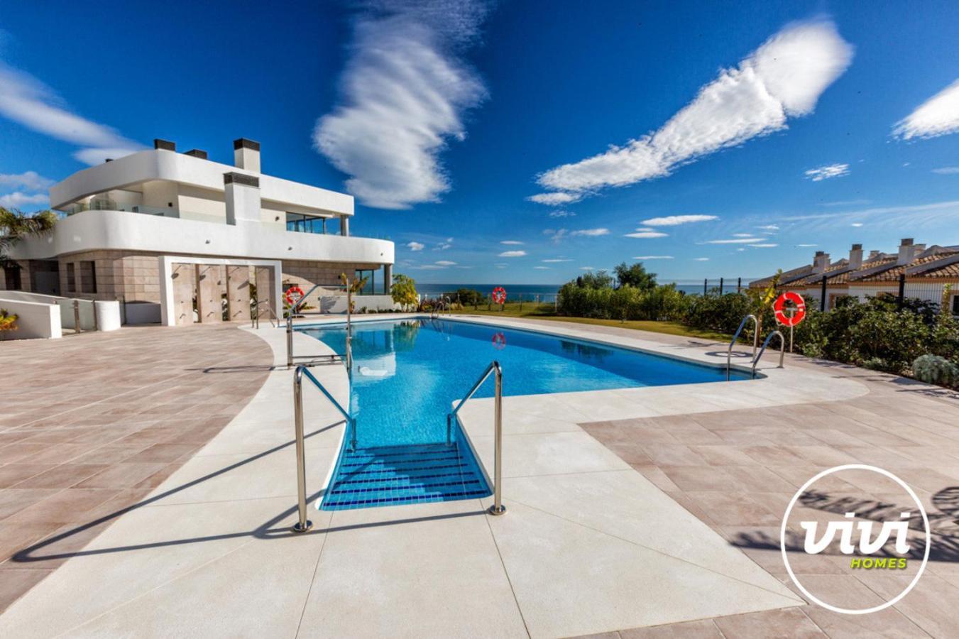 Vivi Homes - Buena Vista Pool, Sauna, Terrace, Gym & Sea View Apartment