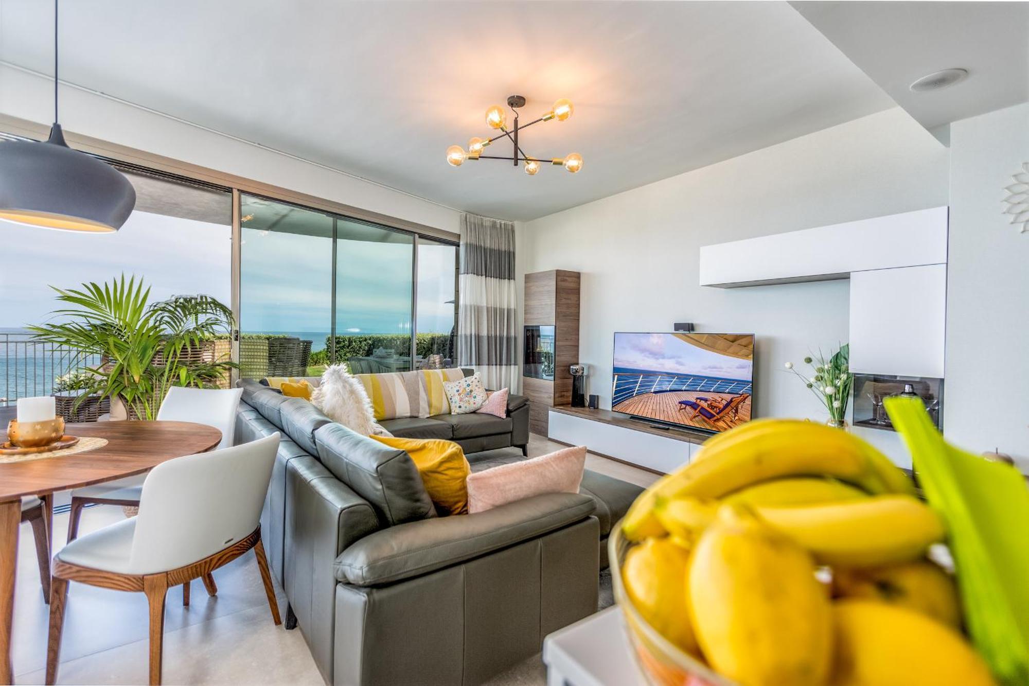 Vivi Homes - Buena Vista Pool, Sauna, Terrace, Gym & Sea View Apartment