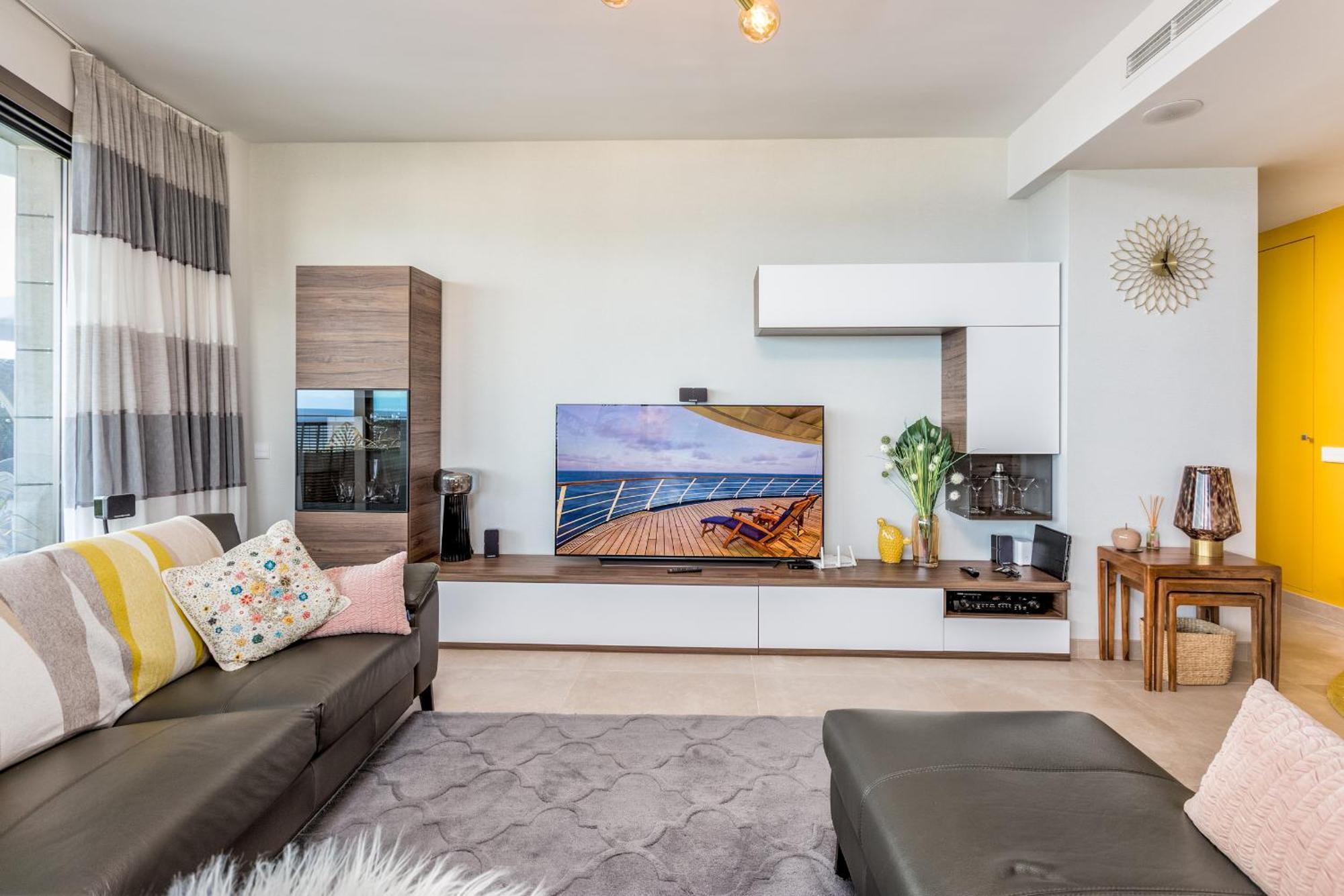 Vivi Homes - Buena Vista Pool, Sauna, Terrace, Gym & Sea View Apartment *
