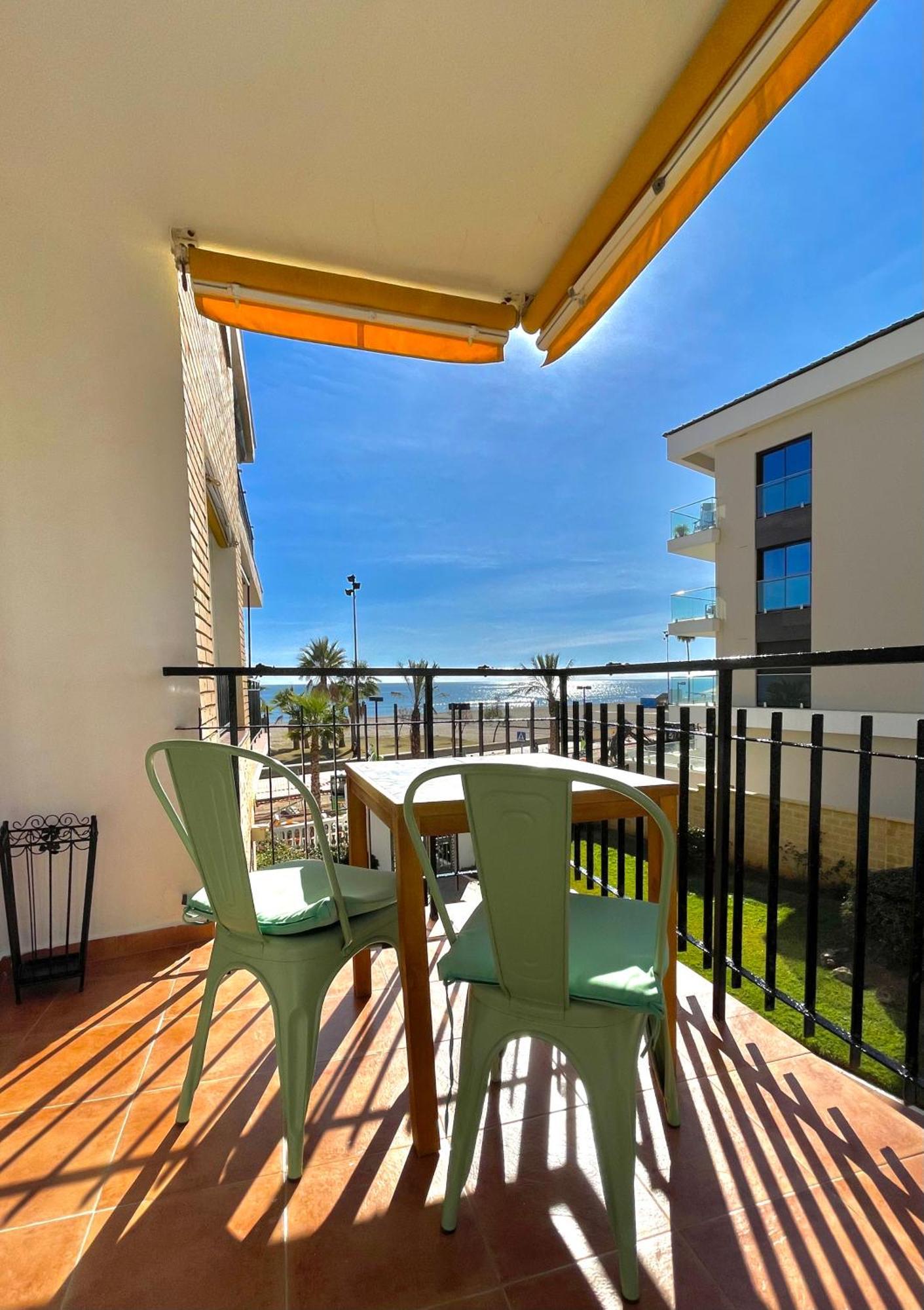 Lafrenchtouch - Boliches Terraza Frente Al Mar Huoneisto *