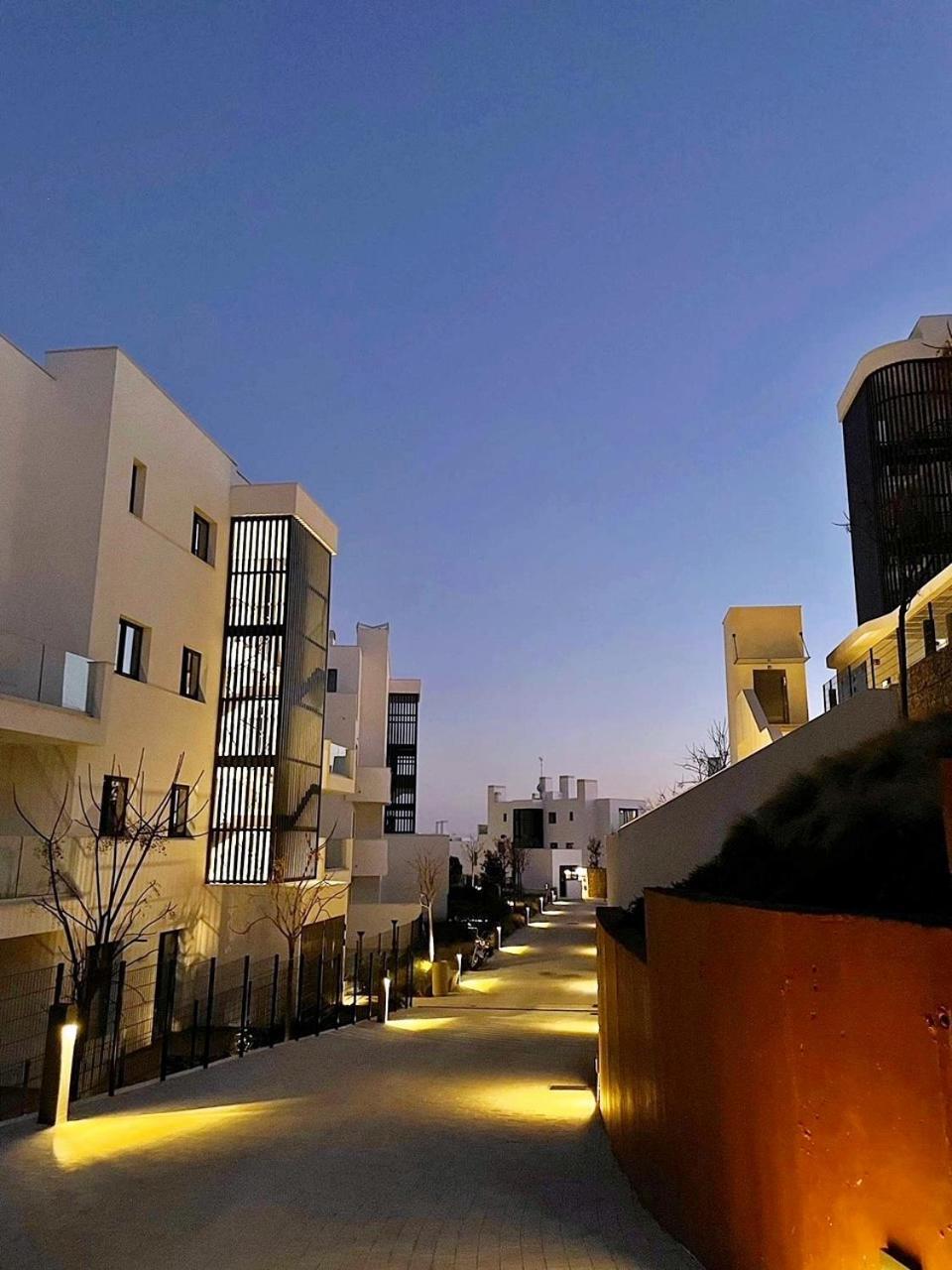 Huoneisto Mara's Higueron West - Mediterranean Style - & Golf - Large Sunny Terrace !!!! Fuengirola