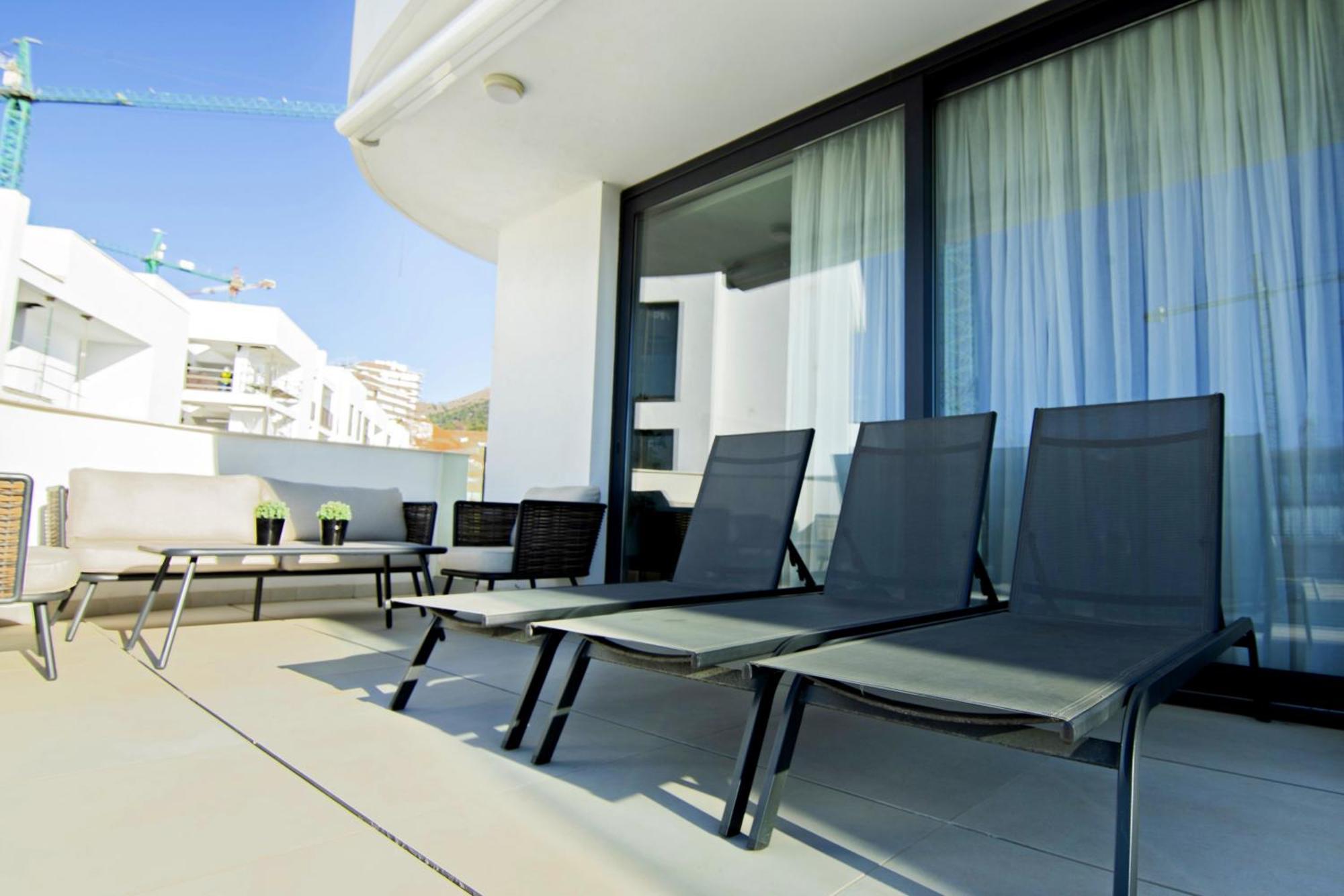 Huoneisto Mara's Higueron West - Mediterranean Style - & Golf - Large Sunny Terrace !!!!