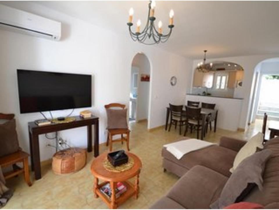 Homley * Fuengirola