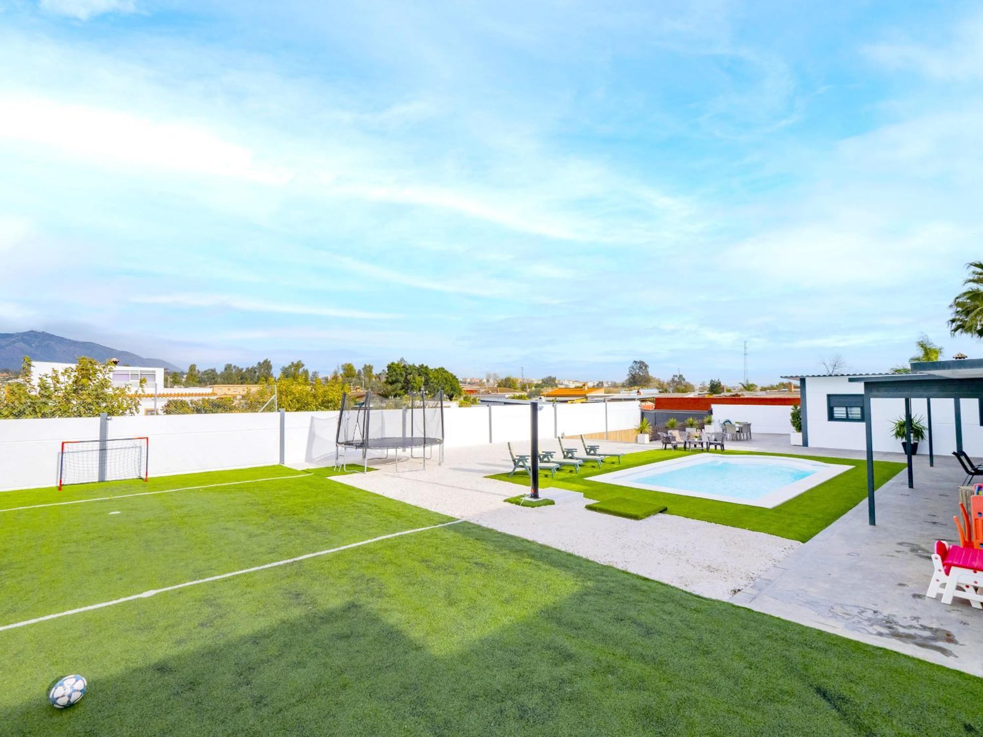 Cubo's Casa Soles & Football Field
